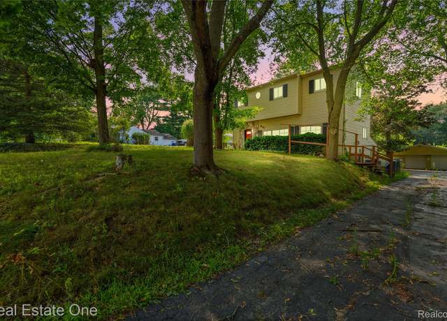 Property at 571 Cristy Ave, Waterford Charter Township, MI 48328, 3 beds, 2 baths