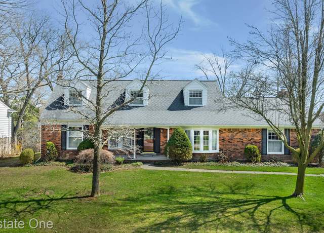 Property at 26254 Kiltartan St, Farmington Hills, MI 48334, 5 beds, 2.5 baths