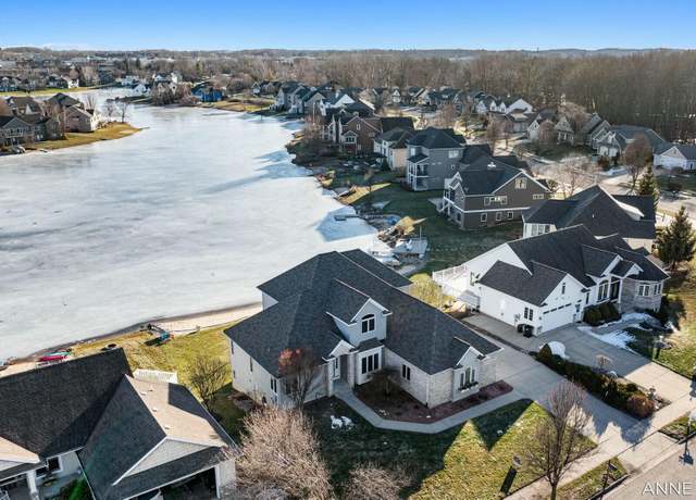 Property at 3570 40th St SW, Grandville, MI 49418, 3 beds, 3.5 baths