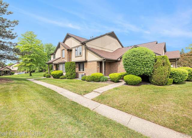 Property at 114 Meadow Lane Circle Cir #30, Rochester Hills, MI 48307, 2 beds, 2 baths