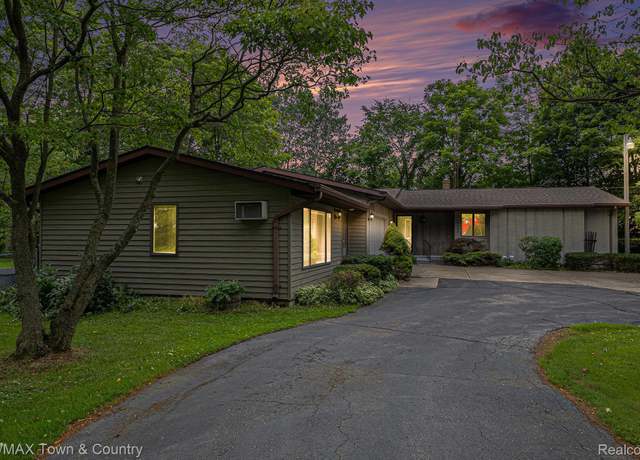 Property at 10167 W Pierson Rd W, Flushing, MI 48433, 4 beds, 3.5 baths