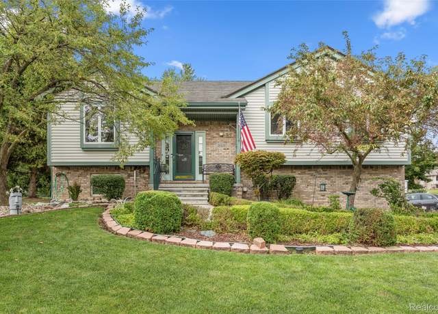 Property at 38508 Alma Ln, Westland, MI 48185, 3 beds, 2.5 baths
