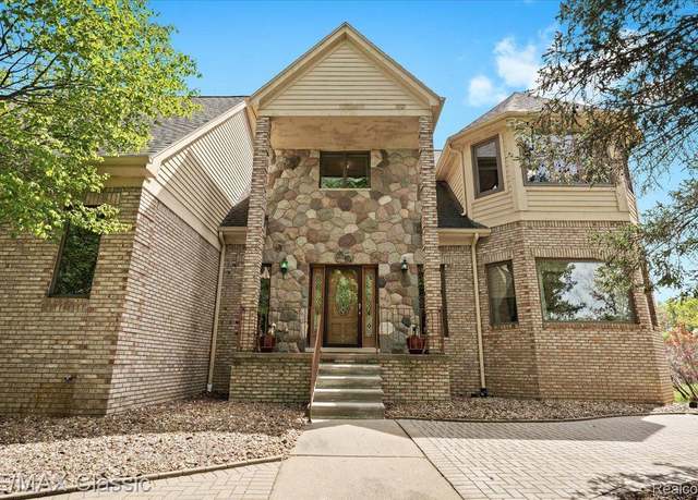 Property at 4359 Milford Ponds Ln S, Milford Charter Township, MI 48381, 4 beds, 4 baths