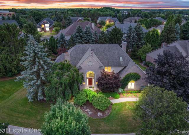 Property at 3565 Heron Ridge Dr, Rochester Hills, MI 48309, 4 beds, 3.5 baths