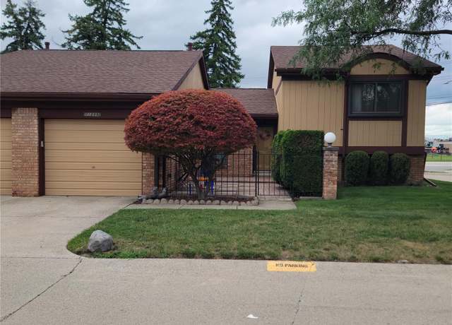 Property at 11899 W Caradonna St #20, Warren, MI 48093, 3 beds, 2 baths
