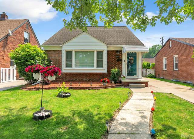 Property at 2053 Edgewood St, Dearborn, MI 48124, 3 beds, 2.5 baths