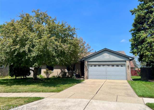 Property at 13327 Peck Dr, Warren, MI 48088, 3 beds, 2.5 baths