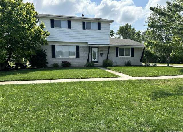 Property at 1569 W Whitcomb Ave, Madison Heights, MI 48071, 5 beds, 1.5 baths