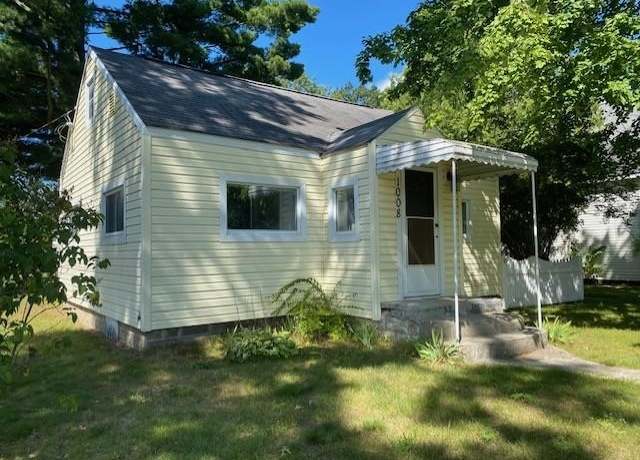 Property at 1008 Grant St, Traverse City, MI 49686, 3 beds, 1 bath