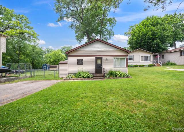 Property at 2263 Overridge Ave, Waterford, MI 48327, 3 beds, 1 bath