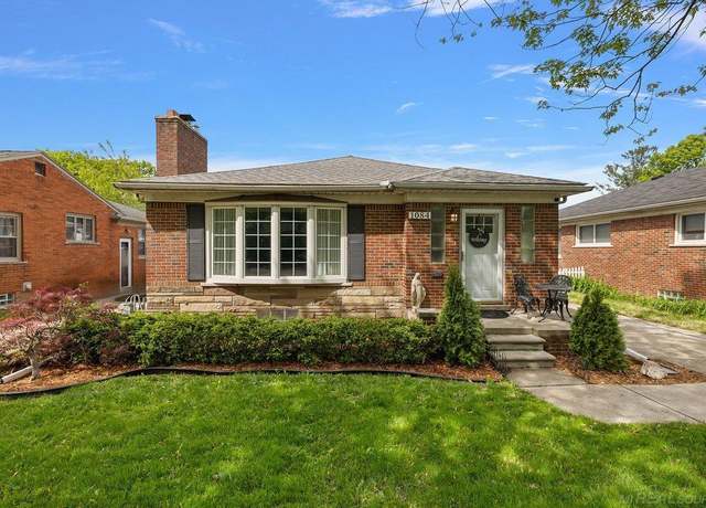 Property at 1084 Vernier Rd, Grosse Pointe Woods, MI 48236, 3 beds, 1.5 baths