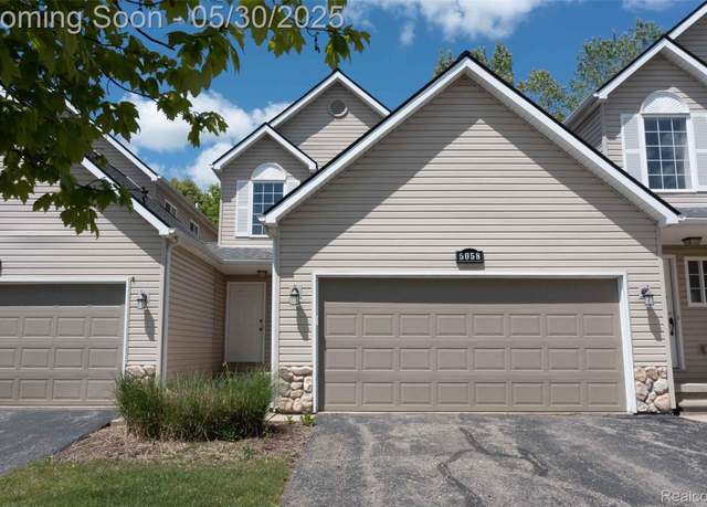 Property at 5058 Clintonville Pines Dr, Clarkston, MI 48346, 3 beds, 1.5 baths