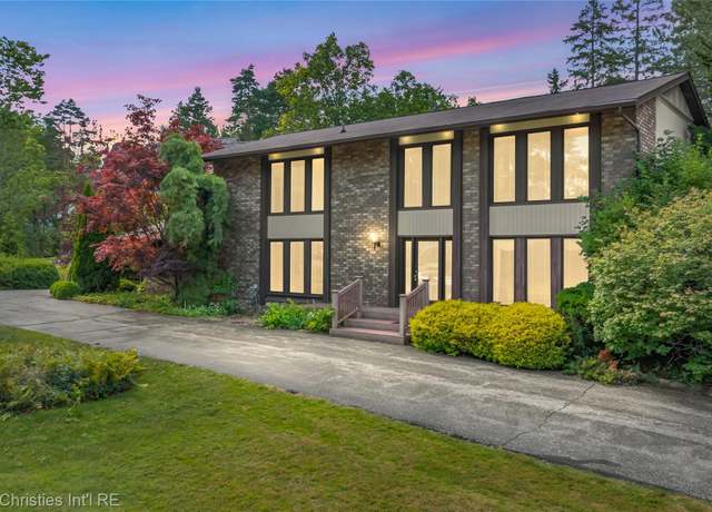 Property at 4724 Tara Ct, West Bloomfield, MI 48323, 4 beds, 2.5 baths