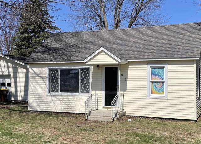 Property at 811 E Liberty St, Chesaning, MI 48616, 2 beds, 1 bath