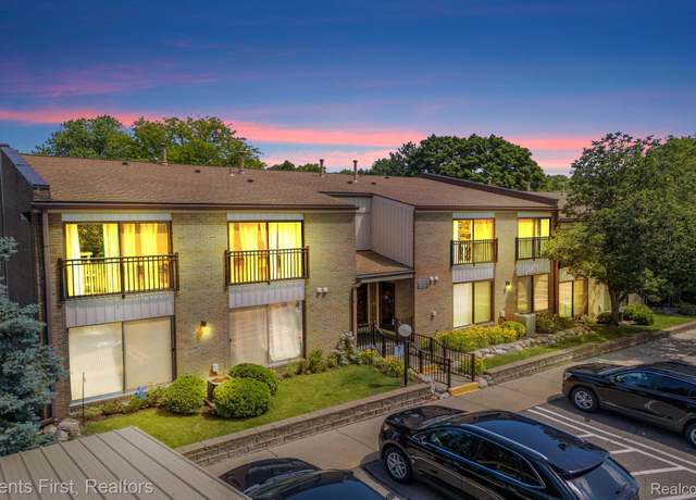 Property at 18323 University Park Dr, Livonia, MI 48152, 2 beds, 2 baths