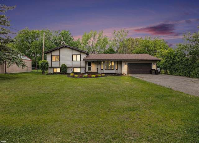 Property at 875 Harris Dr, Troy, MI 48083, 3 beds, 2 baths