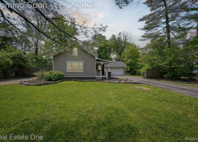 Property at 8921 Lake Rd, Grosse Ile, MI 48138, 4 beds, 2 baths
