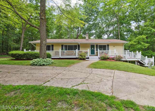 Property at 10071 Denton Hill Rd, Fenton, MI 48430, 4 beds, 2 baths