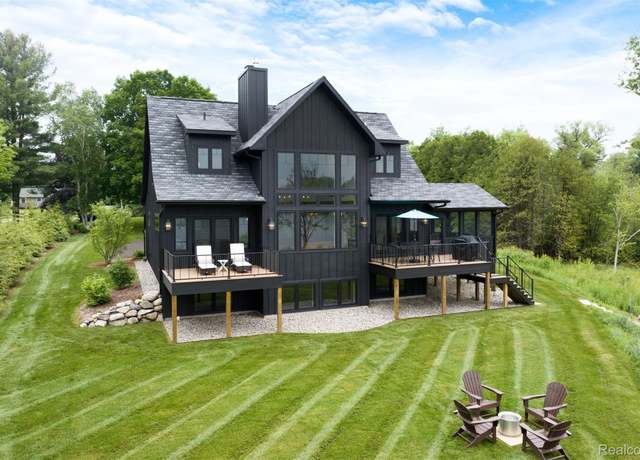 Property at 521 S Lake Shore Dr, Lake Leelanau, MI 49653, 4 beds, 4.5 baths