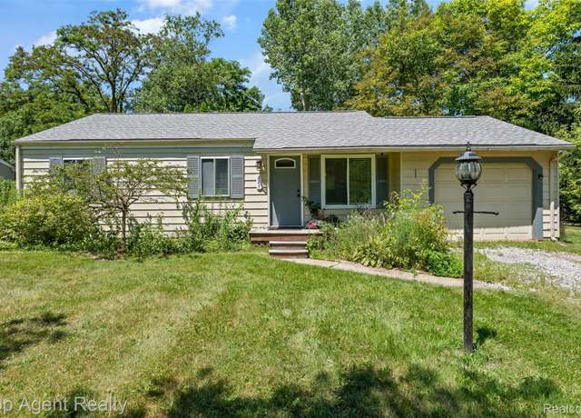 Property at 227 W Peterson Dr, Brighton, MI 48114, 3 beds, 1 bath