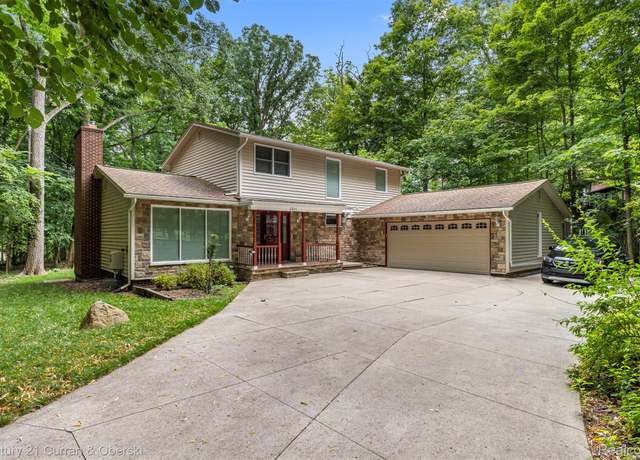 Property at 1511 Gracedale Dr, Rochester Hills, MI 48309, 3 beds, 2.5 baths