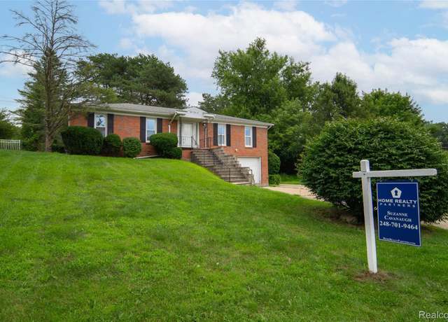 Property at 846 1st St, Milford Village, MI 48381, 3 beds, 2.5 baths