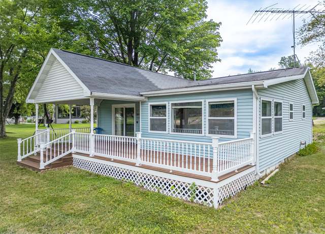 Property at 3795 Lakeshore Dr, Gladwin, MI 48624, 2 beds, 1.5 baths