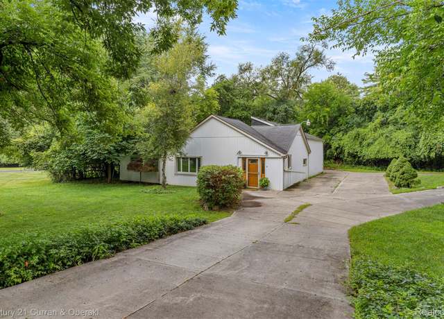Property at 28405 Alycekay St, Farmington, MI 48334, 2 beds, 2 baths