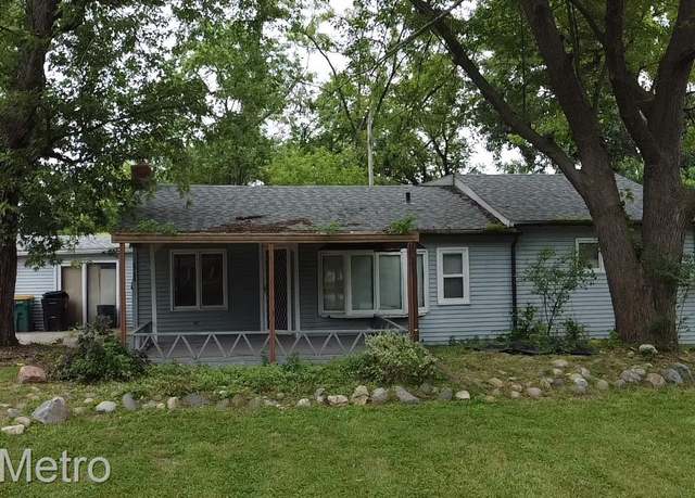 Property at 23106 Springbrook Dr, Farmington Hills, MI 48336, 4 beds, 2 baths