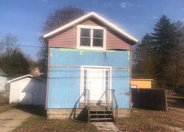 Property at 162 Harrison St, Manistee, MI 49660, 3 beds, 1 bath