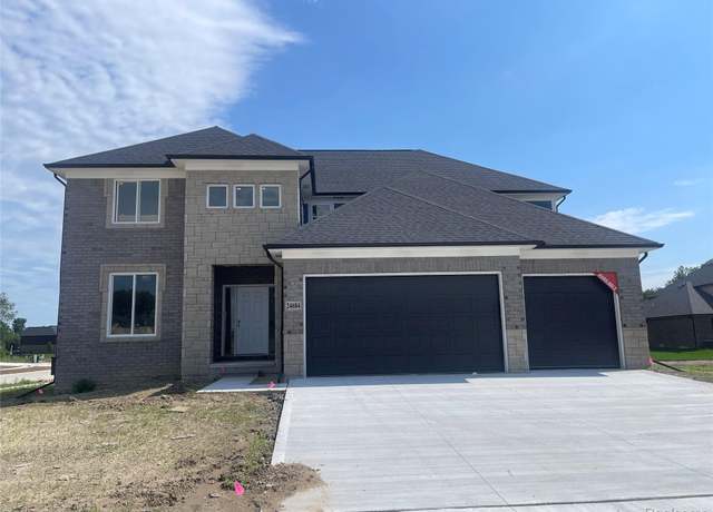 Property at 24684 Sawgrass Dr, Macomb, MI 48042, 4 beds, 3.5 baths