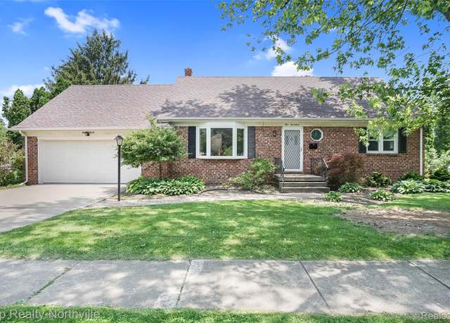 Property at 517 S Scott St, Adrian, MI 49221, 4 beds, 2 baths