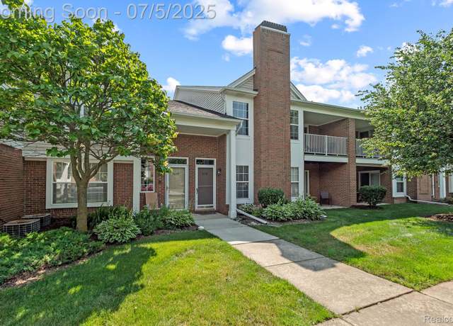 Property at 46214 Cavalier Dr, Macomb, MI 48044, 2 beds, 2 baths