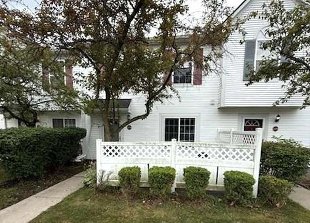 Property at 22296 Cape Cod Way, Farmington Hills, MI 48336, 2 beds, 2.5 baths