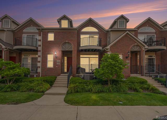 Property at 226 W Oakbrook Dr, Ann Arbor, MI 48103, 2 beds, 2 baths