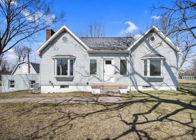Property at 1449 E Maple Ave, Burton, MI 48529, 3 beds, 2 baths