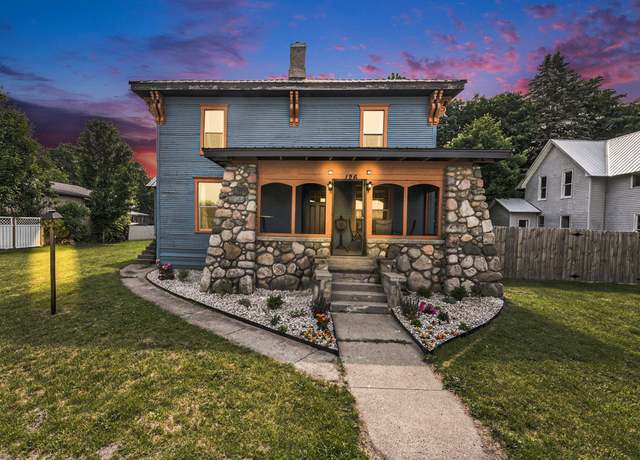 Property at 126 N White St, Hwrdctyvlg-rynldstwp, MI 49329, 4 beds, 2.5 baths