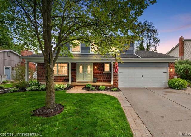 Property at 16490 Golfview St, Livonia, MI 48154, 4 beds, 2.5 baths
