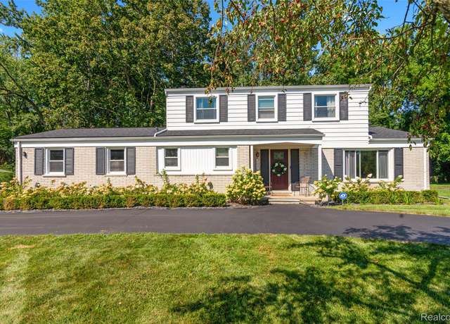 Property at 30755 Woodstream Dr, Farmington Hills, MI 48334, 3 beds, 2.5 baths
