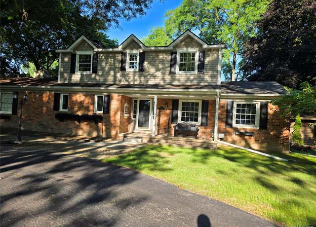 Property at 5352 W Doherty Dr, West Bloomfield Charter Township, MI 48323, 3 beds, 3.5 baths