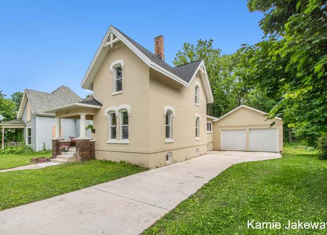 Property at 947 W Main St, Ionia, MI 48846, 3 beds, 1.5 baths