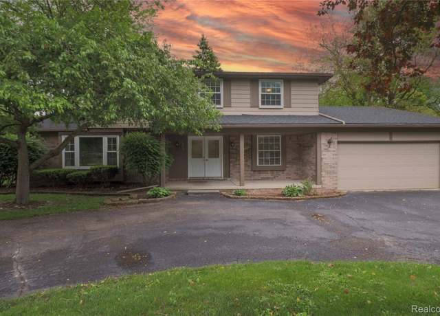 Property at 6868 Vachon Dr, Bloomfield Hills, MI 48301, 5 beds, 2.5 baths