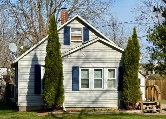 Property at 427 S Lemen St, Fenton, MI 48430, 3 beds, 1 bath