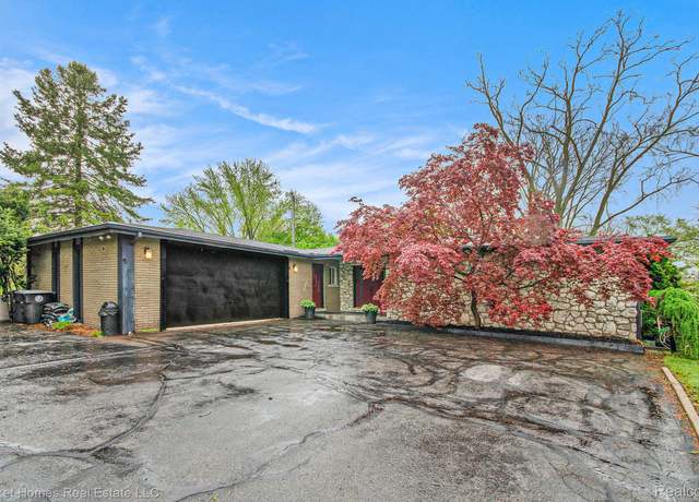 Property at 17204 Carol St, Livonia, MI 48152, 3 beds, 3.5 baths