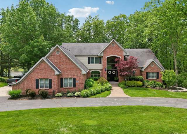 Property at 8395 Riverwalk Dr, Fenton, MI 48430, 5 beds, 3.5 baths