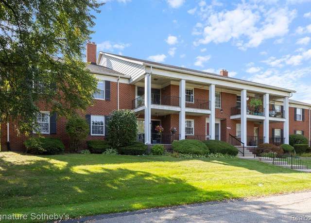 Property at 27671 W Echo Vly, Farmington Hills, MI 48334, 2 beds, 2 baths