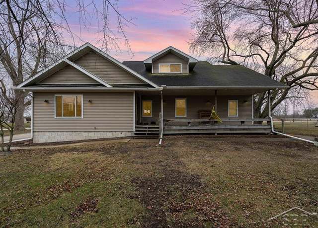Property at 2528 E Stewart Rd, Midland, MI 48640, 6 beds, 3.5 baths