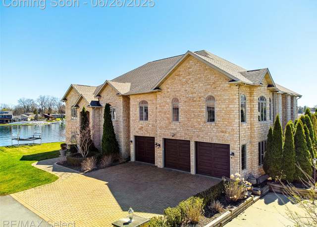 Property at 13229 Enid Blvd, Fenton, MI 48430, 6 beds, 5.5 baths