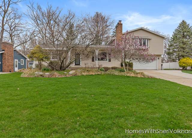 Property at 2017 Cannon St SW, Wyoming, MI 49519, 4 beds, 3 baths