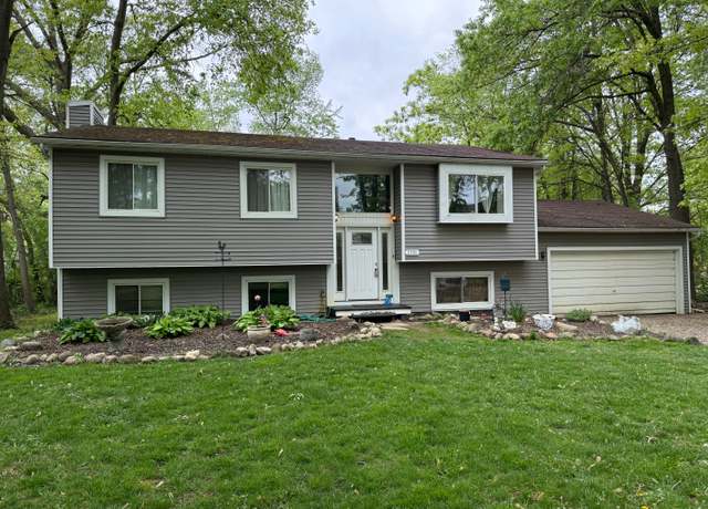 Property at 2590 Edgemere St, Commerce Twp, MI 48382, 4 beds, 2 baths